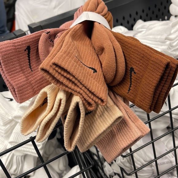 NIKE 
Training Crew Socks Size L (6 Pairs)
Nike Everyday Cushioned
NWT - Picture 12 of 16